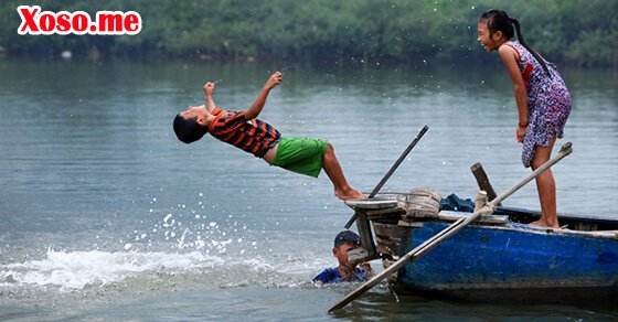 Mơ thấy đứa trẻ tắm sông là sắp gặp bạn cũ